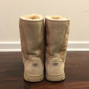 ultra revival genuine shearling short boot
